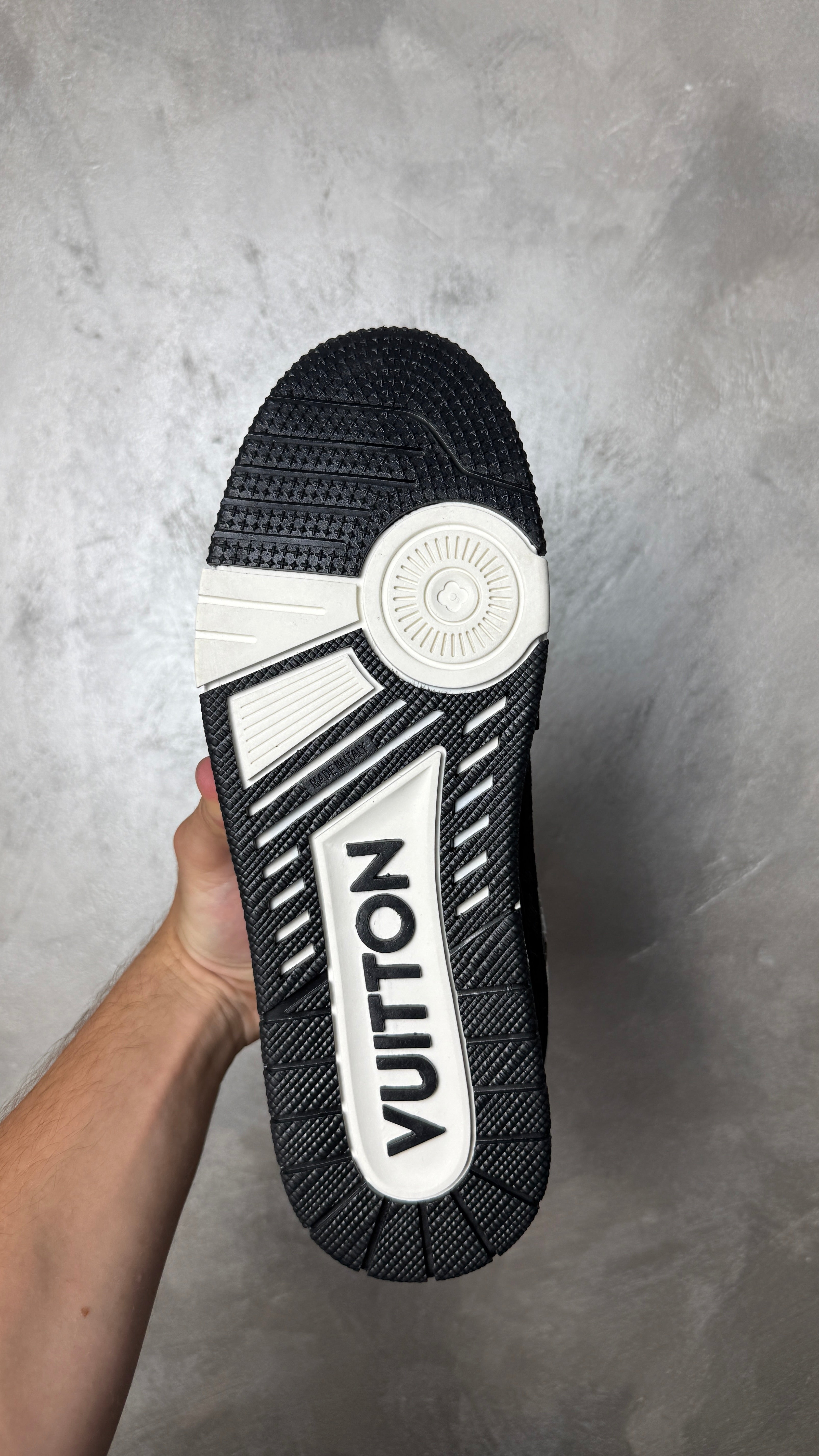 Louis Vuitton Trainer Black White