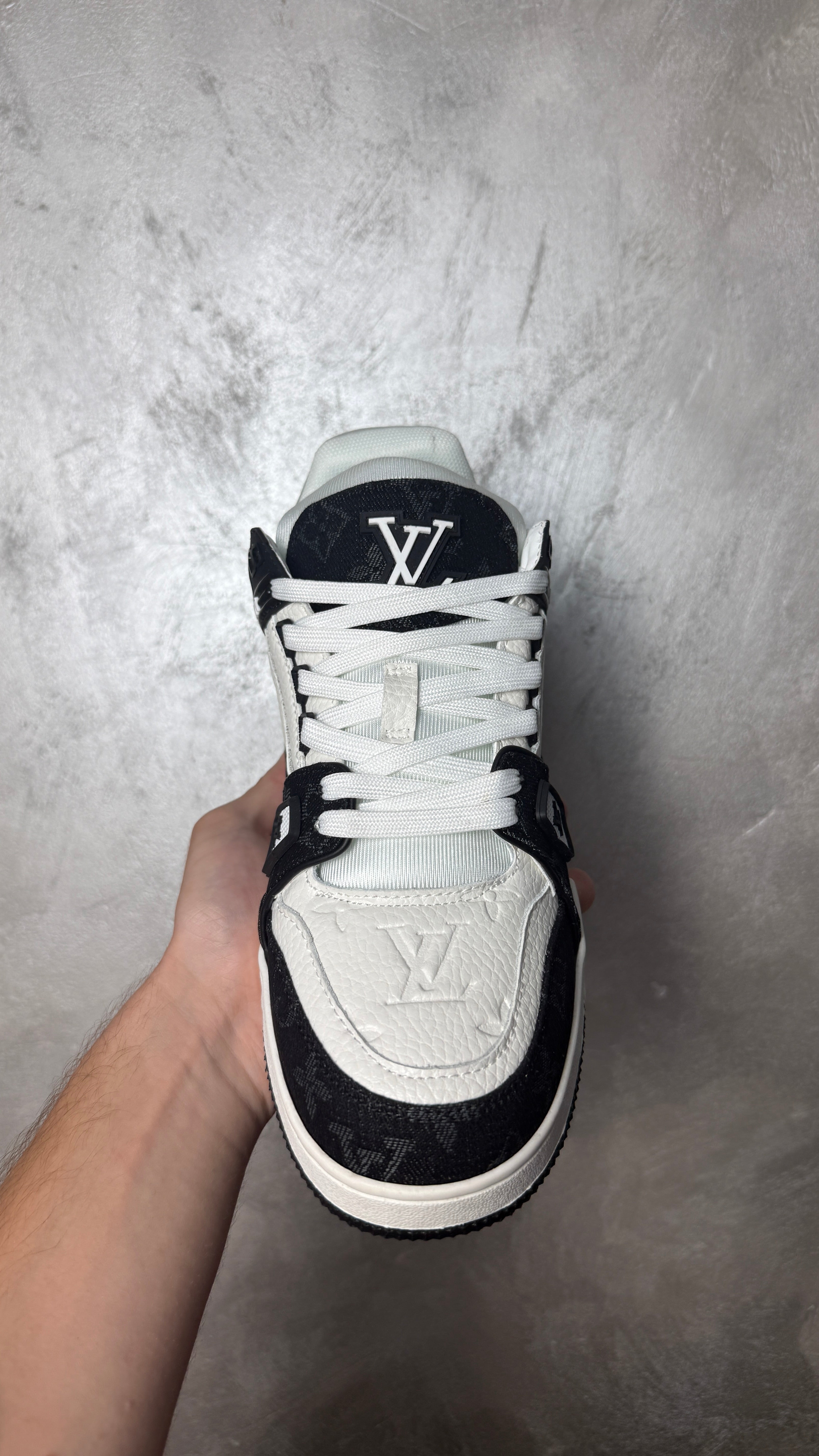 Louis Vuitton Trainer Black White