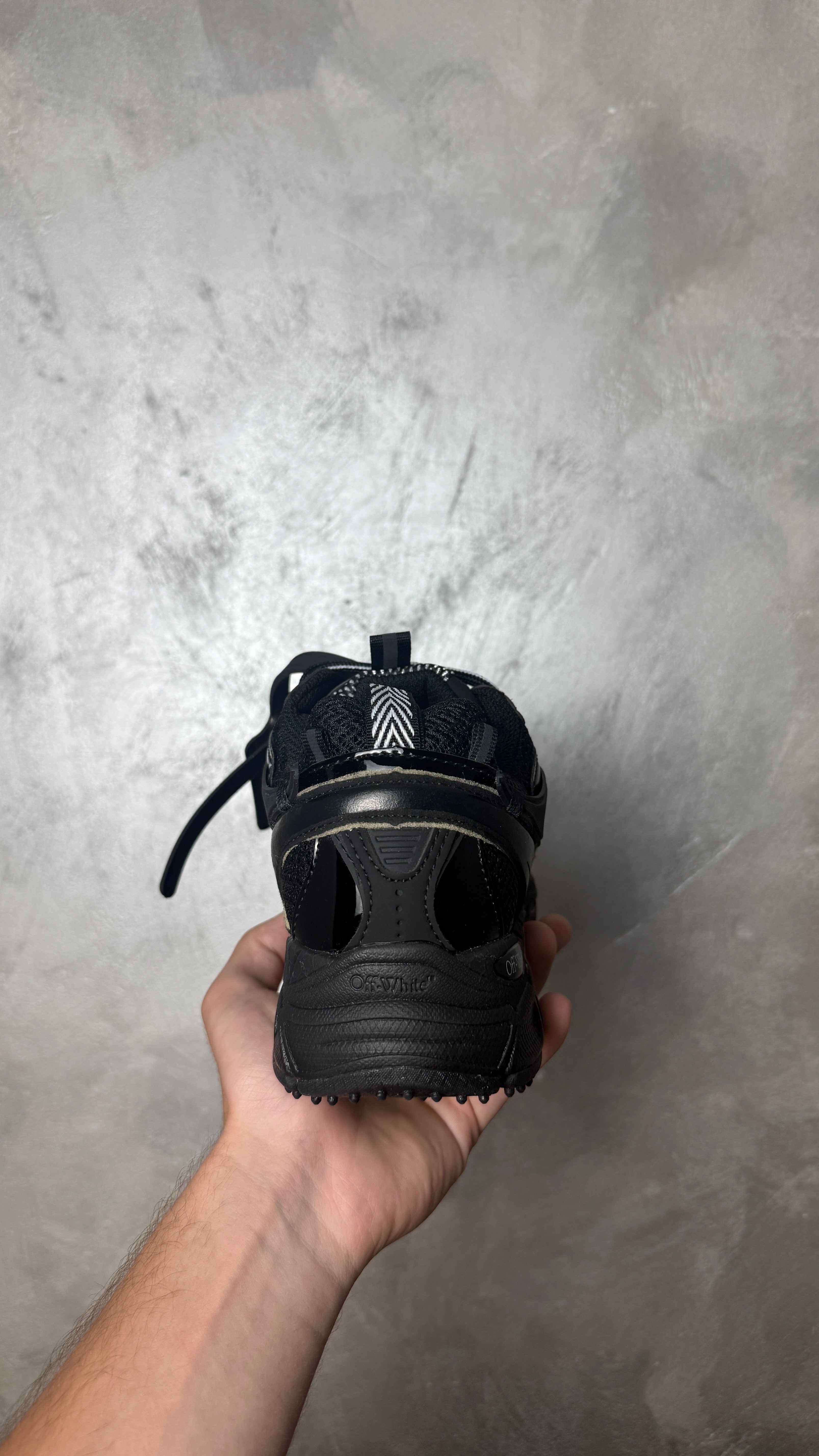 Off-White Be Right Back Black