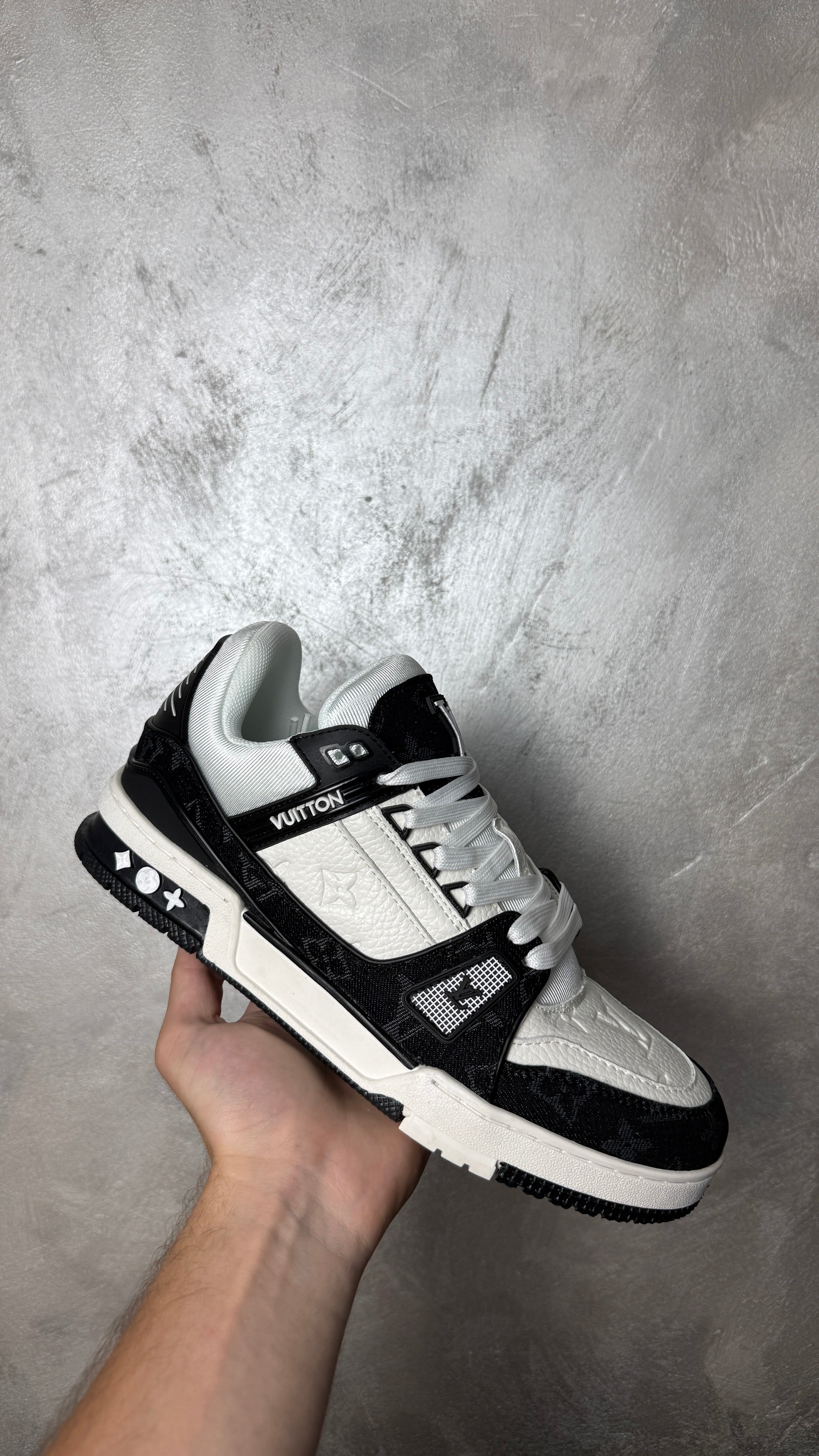 Louis Vuitton Trainer Black White