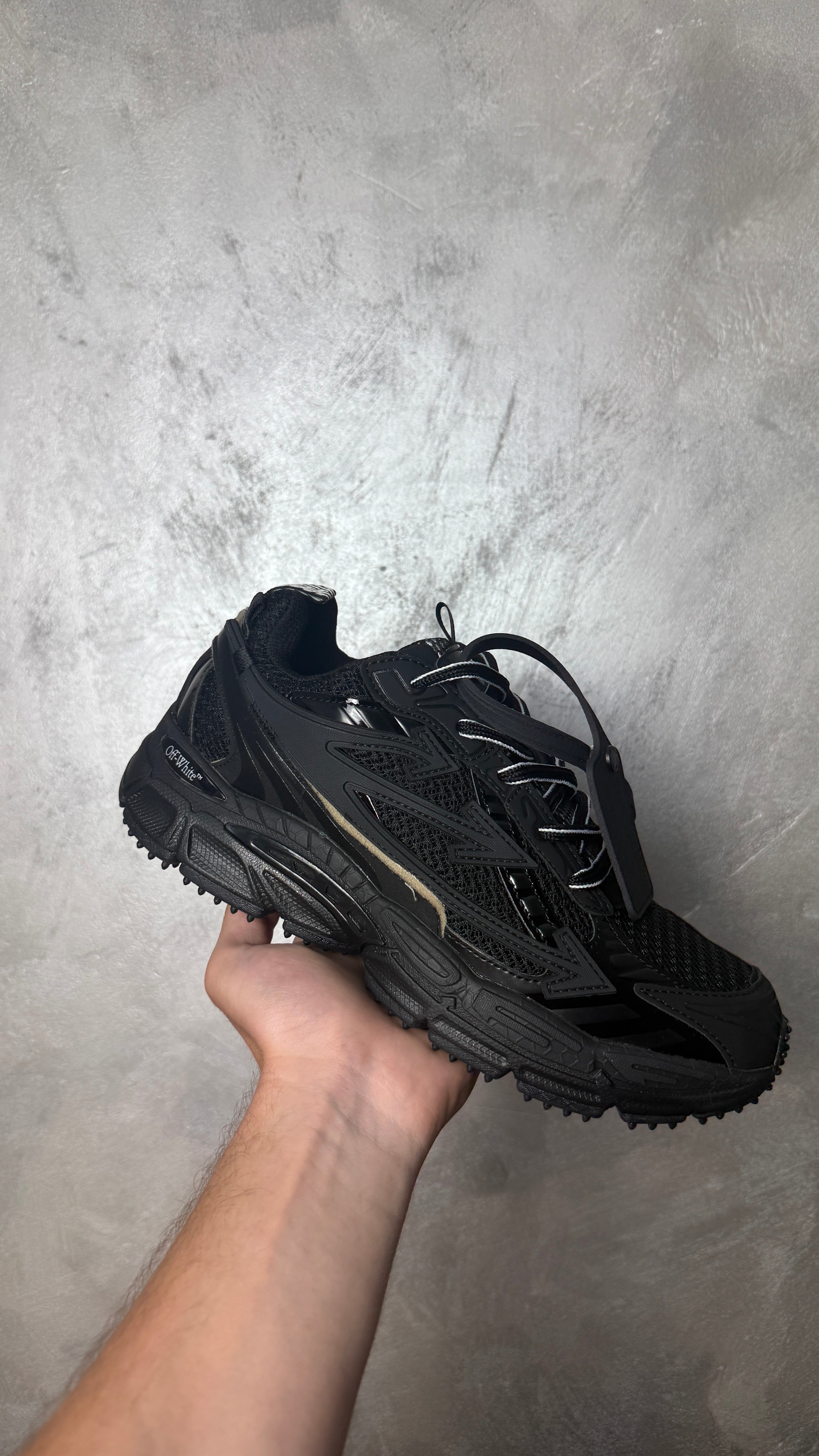 Off-White Be Right Back Black