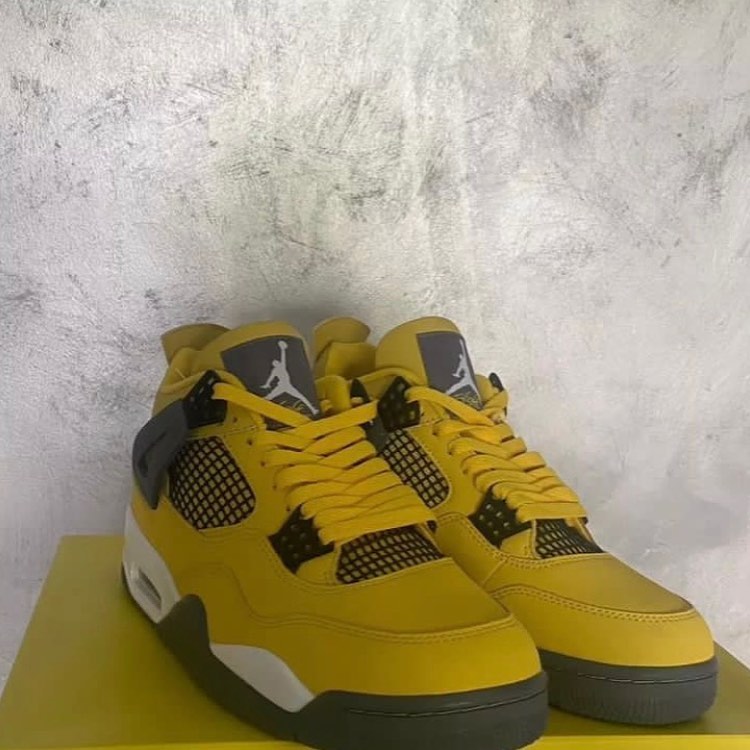Jordan 4 lightning